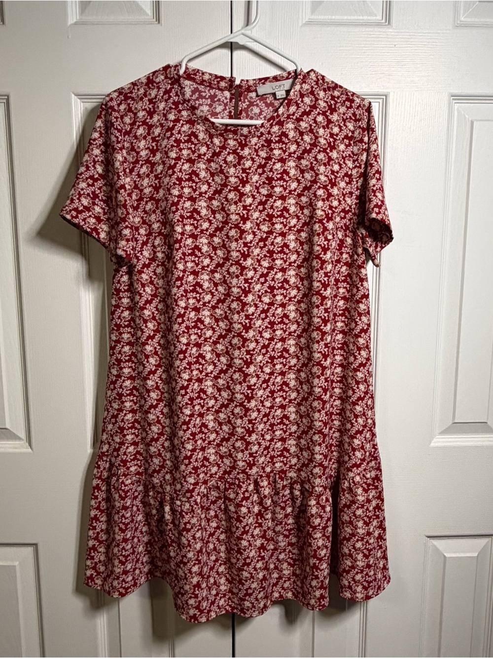 LOFT Red and White Floral Short-Sleeve Tiered Mini Dress size medium